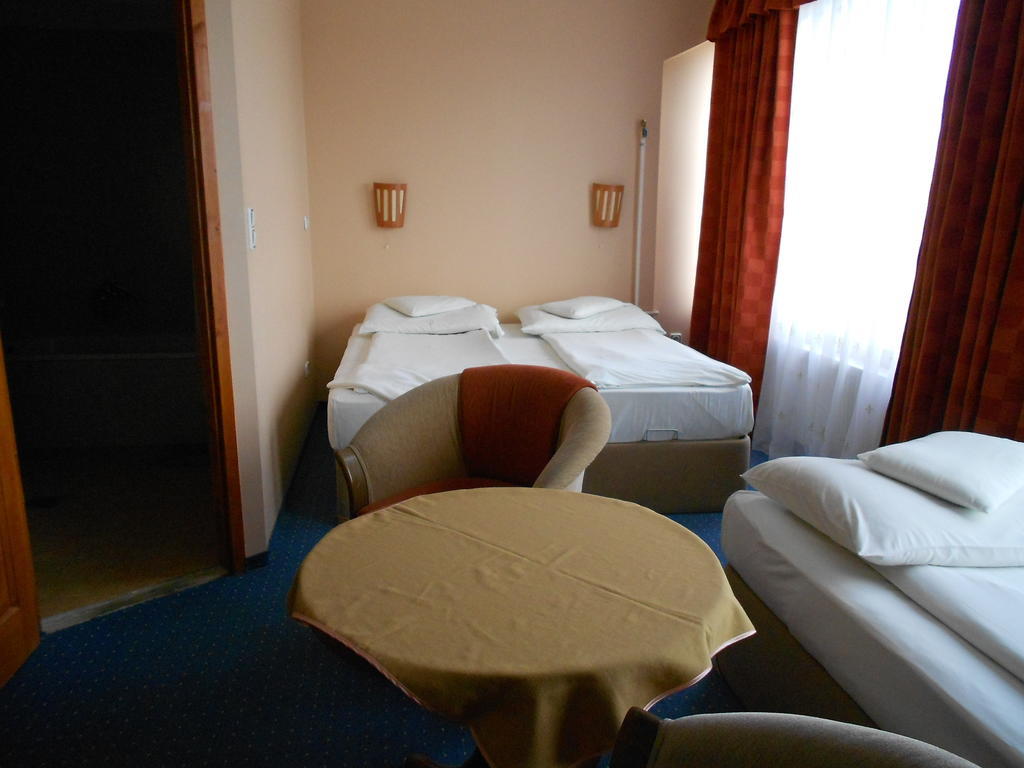 Hotel Seni Studium Budapeste Quarto foto